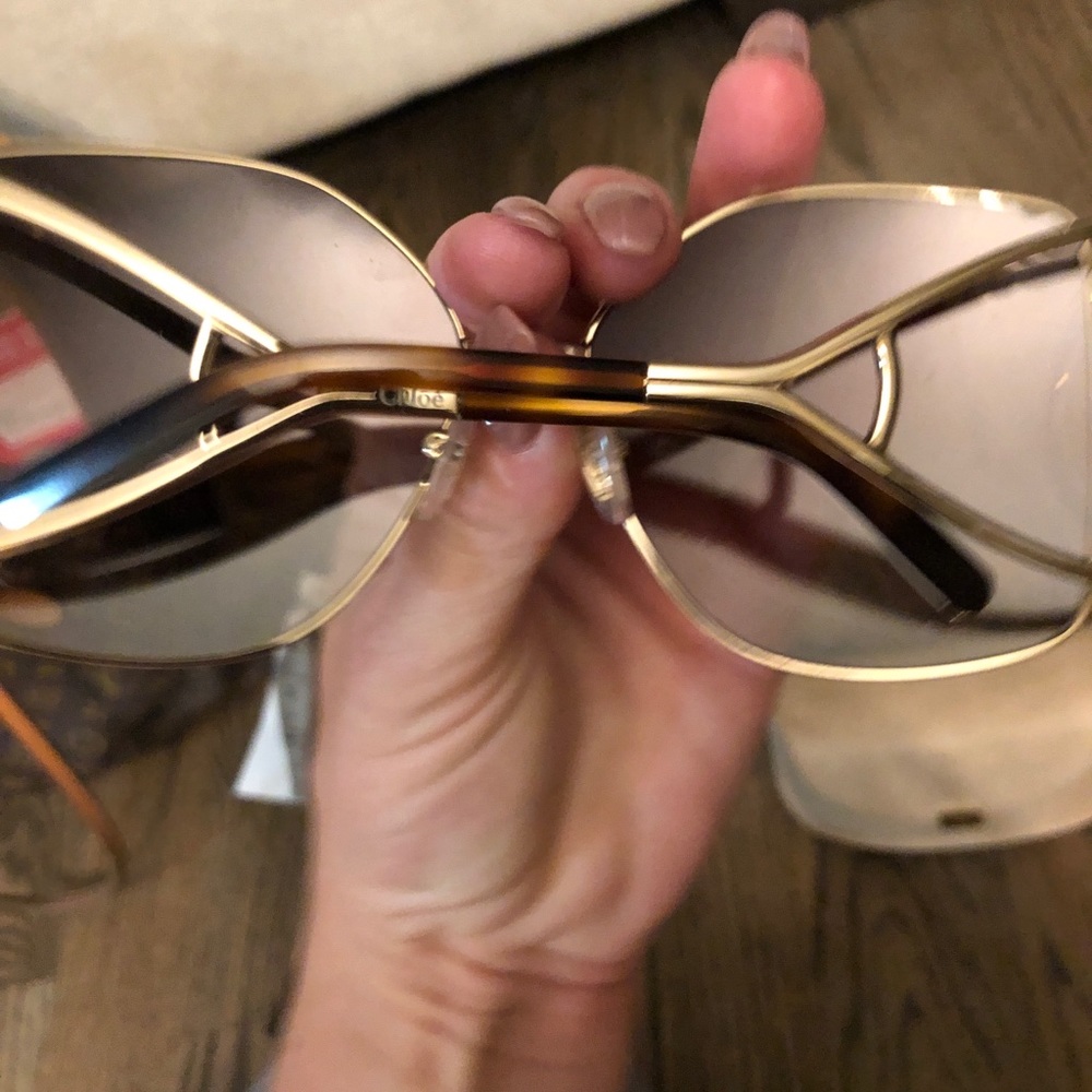 Chloe- like new - Picture 4 of 5